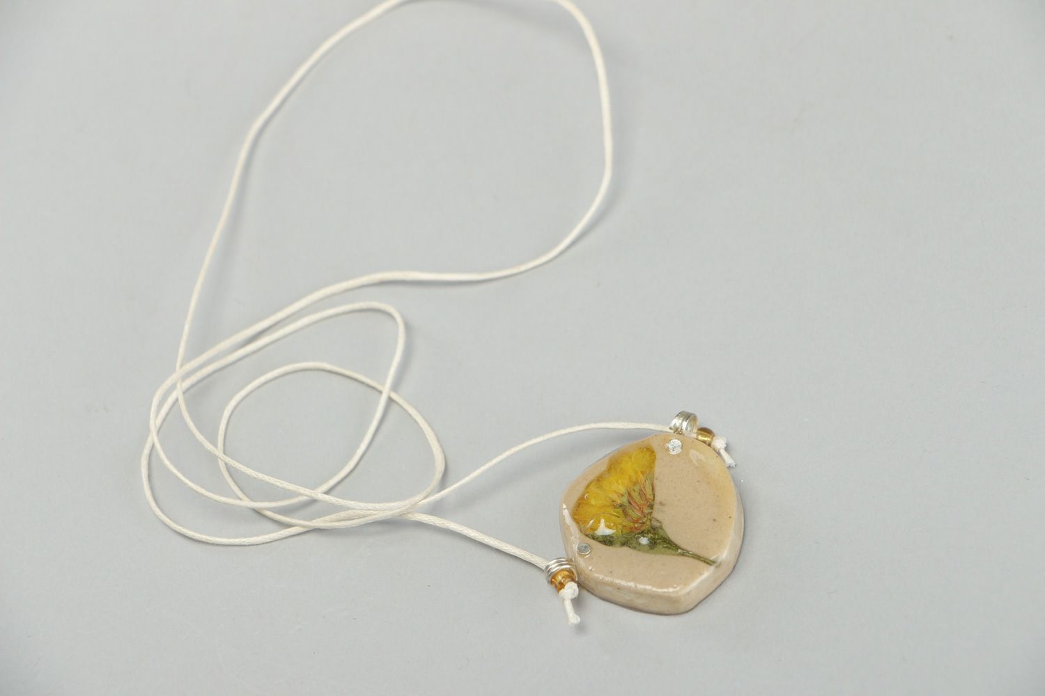 Handmade pendant with cord with dried flowers coated with epoxy photo 1