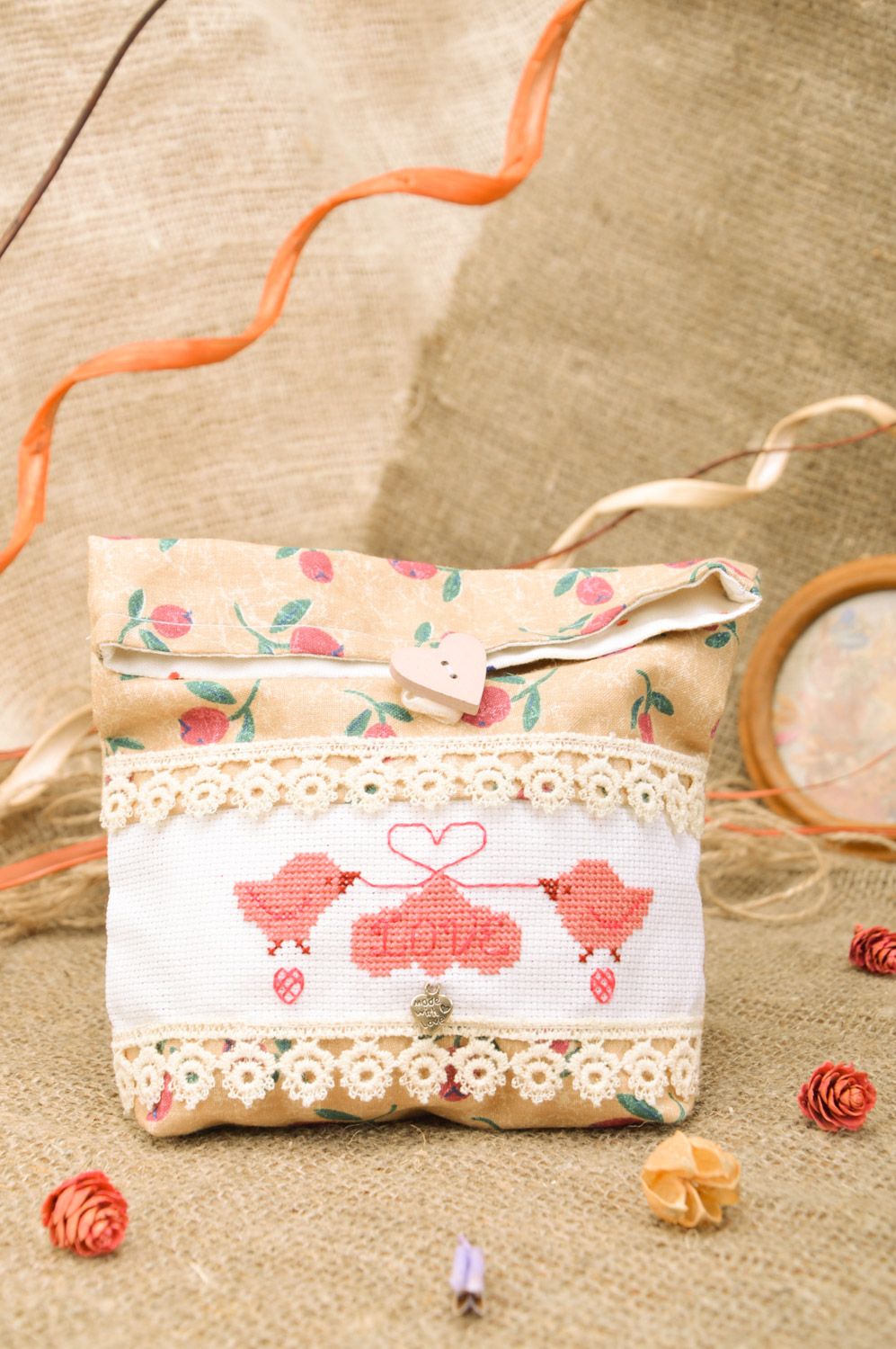 Textil Kosmetikbeutel in Beige aus Baumwolle mit Stickerei in Kreuz Handarbeit  foto 1
