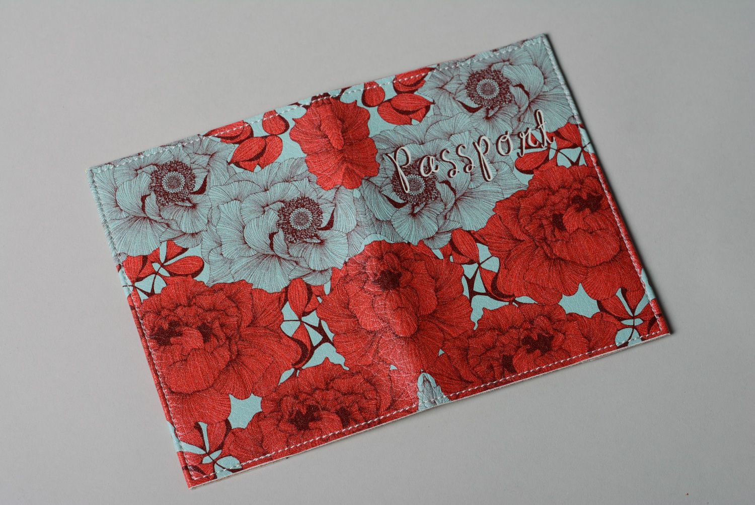 Handmade Leder Passhülle mit Muster Blumen aus Leder von der Hand genäht foto 2