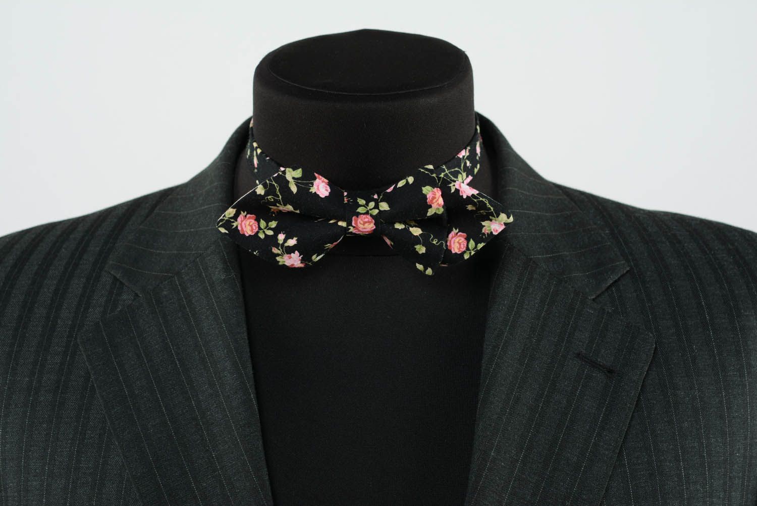 Black bow tie with roses  photo 2