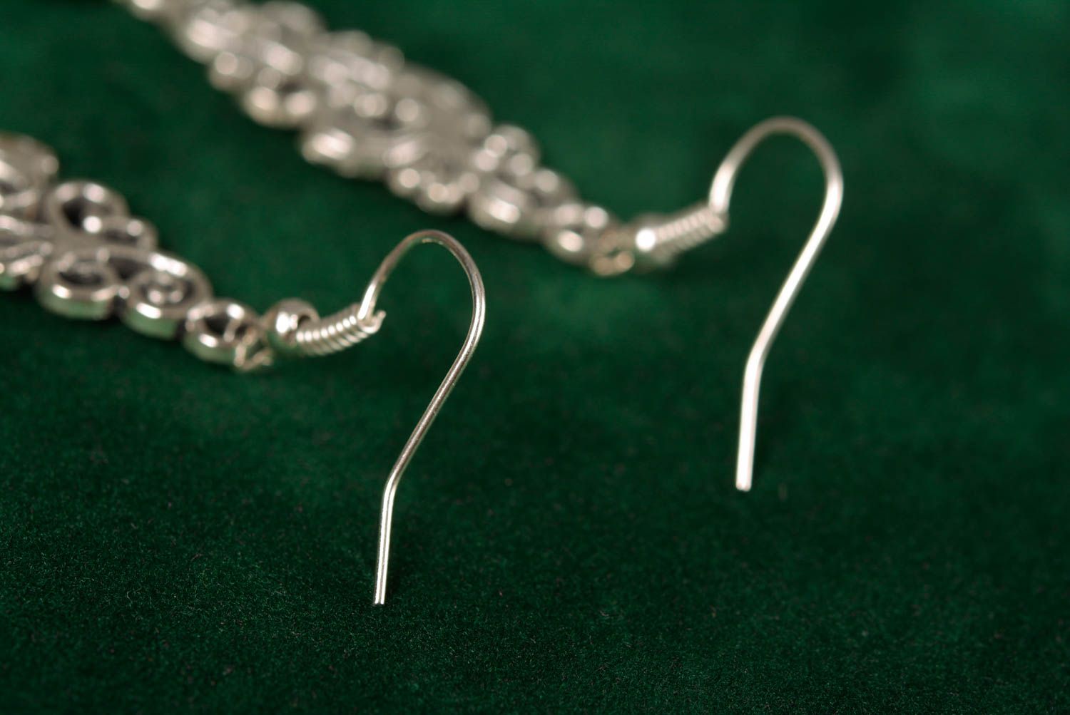 Lange Ohrringe aus Metall mit Glasperlen ajour originell Künstler Handarbeit foto 5