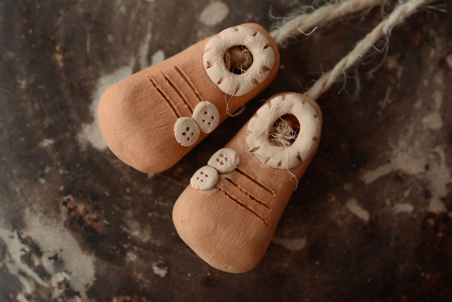 Suspension décorative en argile faite main Chaussures photo 1