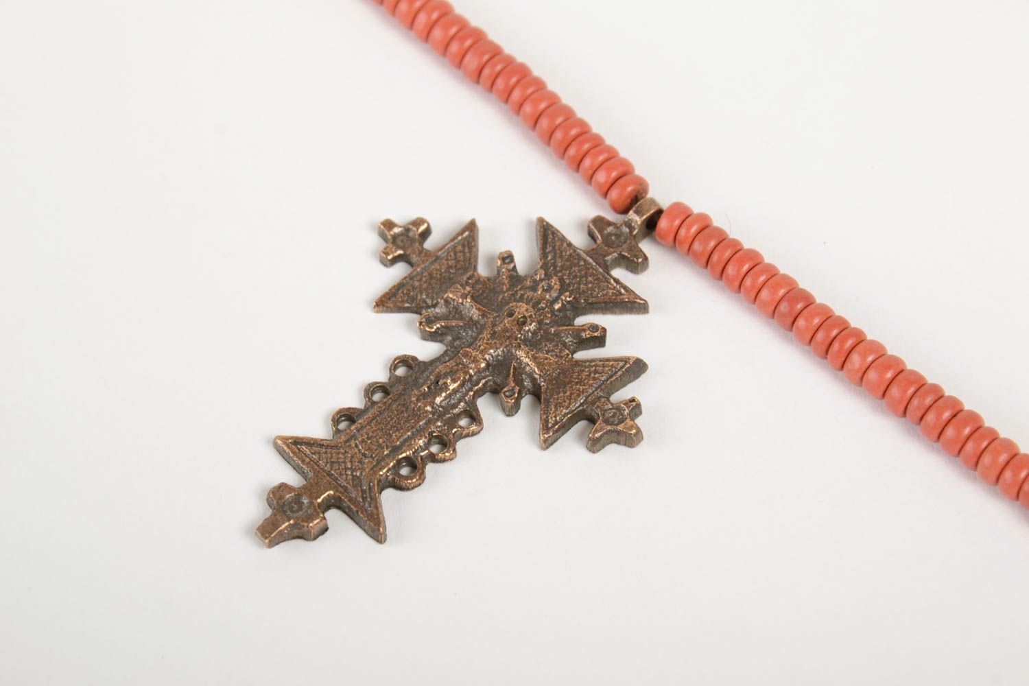 Массивный крестик из металла на шнурке с бусинами из глины ручная работ Згарда фото 5