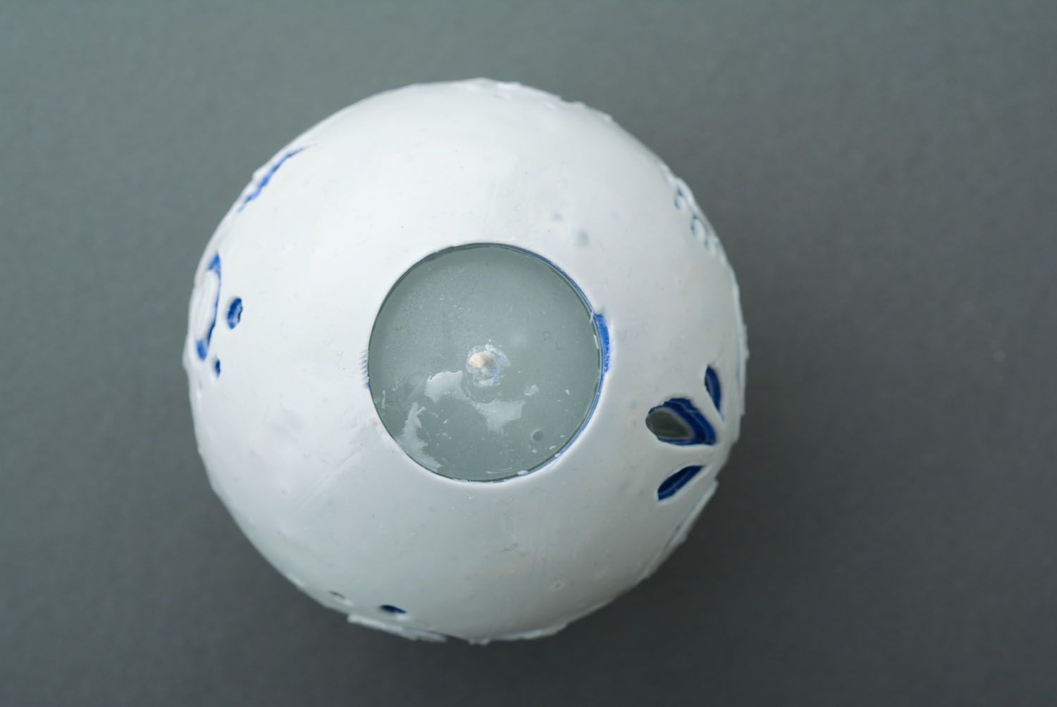Vela-bola decorativa esculpida artesanal  foto 2