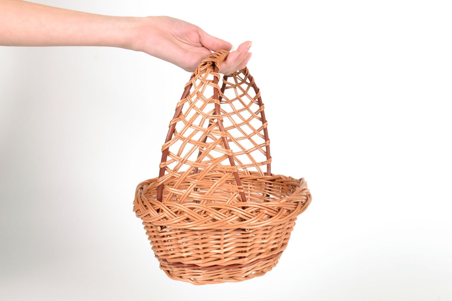 Woven basket with a handle photo 5