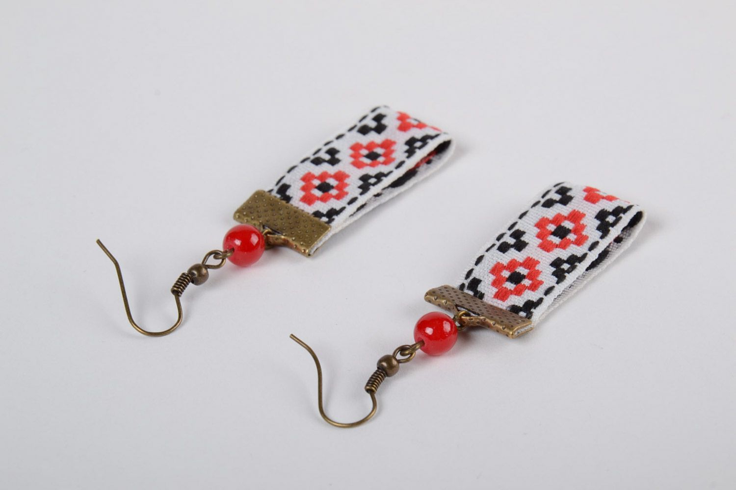Boucles d'oreilles en textile faites main pendantes ornementées style ethnique photo 2