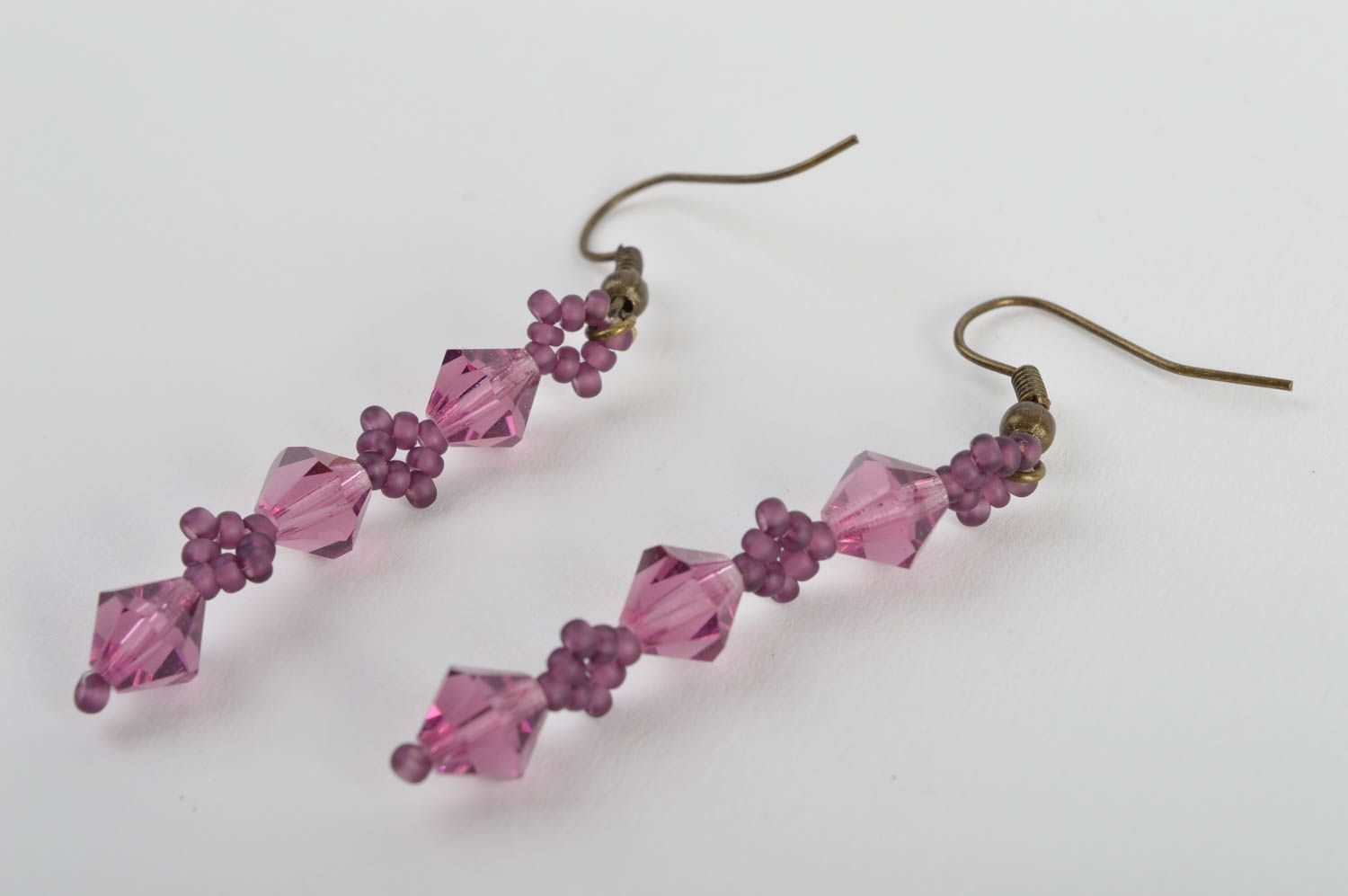 Handmade long dangle earrings of violet color with seed and plastic beads photo 3
