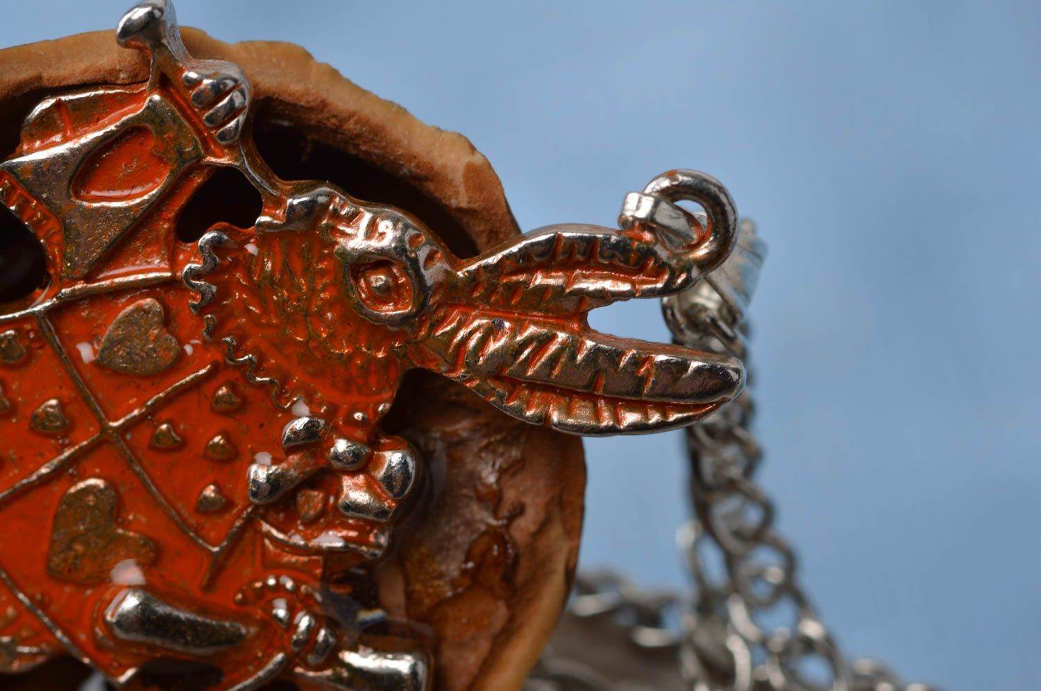 Joli pendentif sur chaîne en métal fait main avec lapin écale et montre photo 5