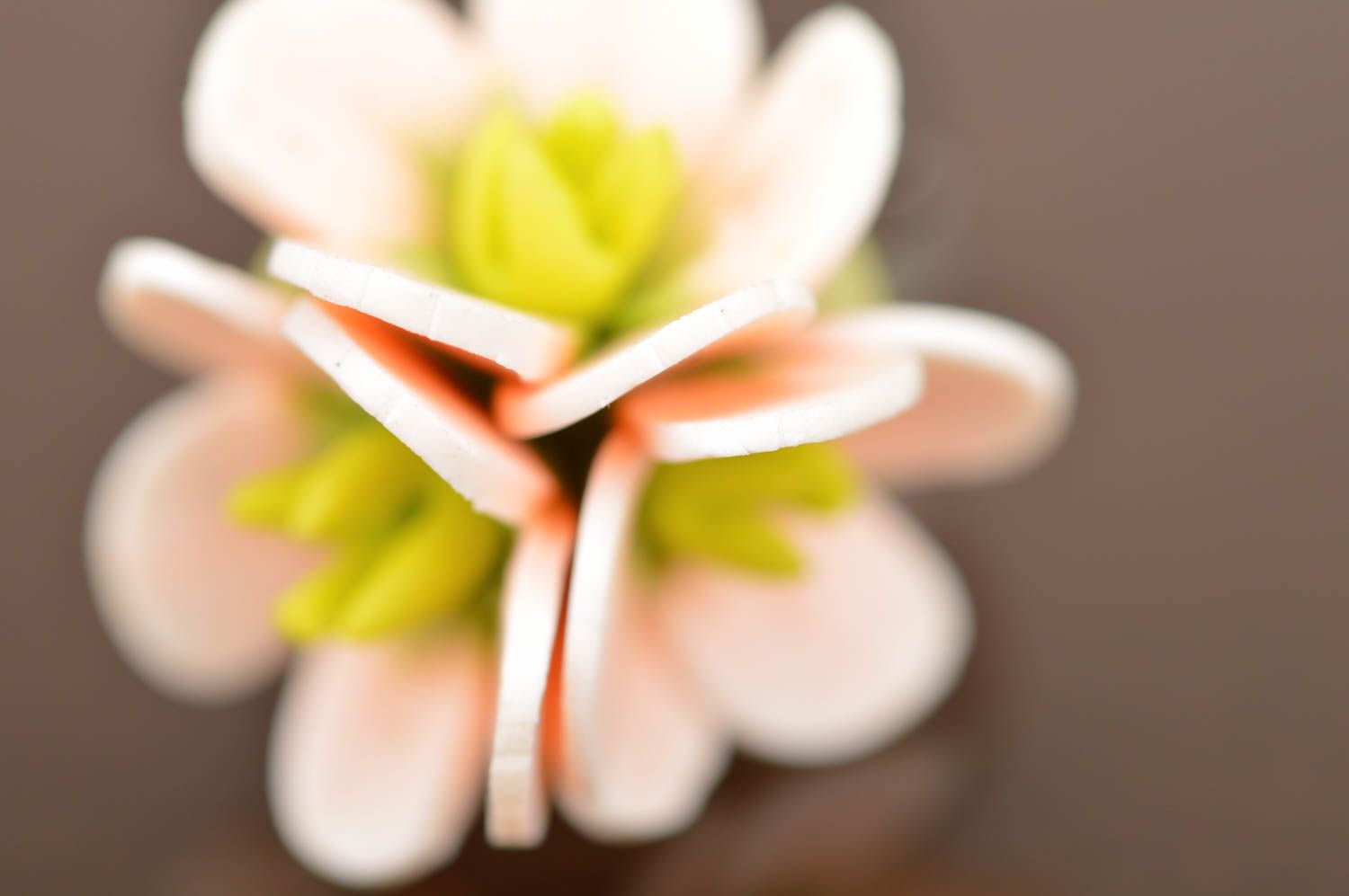 Handgemachter Ring mit Blume aus Polymerton mit regulierbarer Größe für Frauen  foto 4