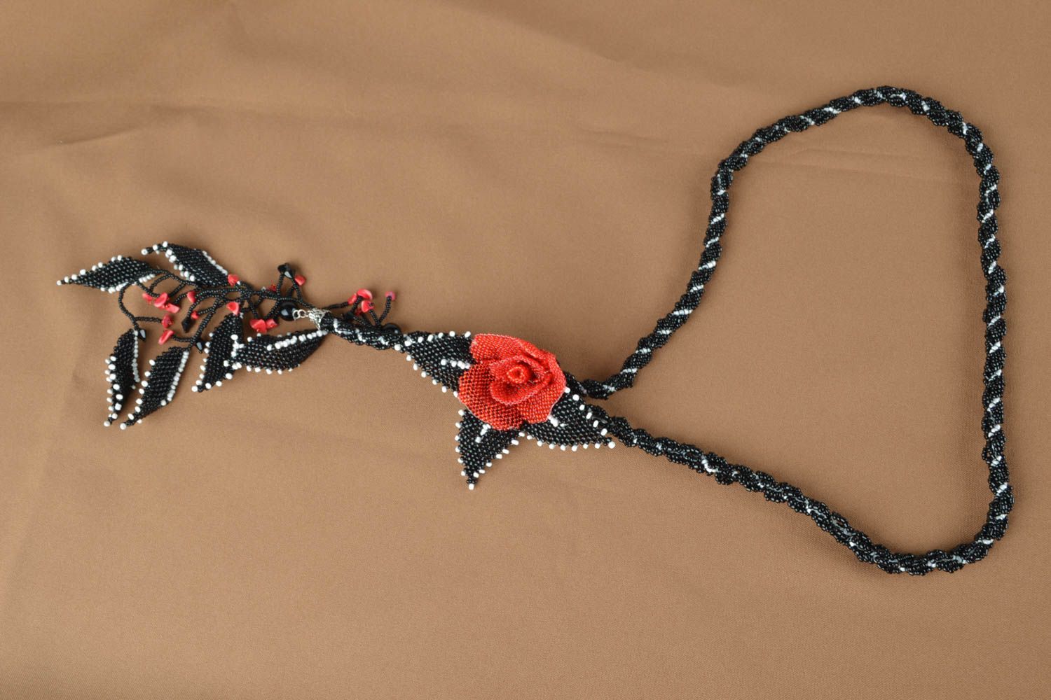 Beaded necklace and coral photo 5