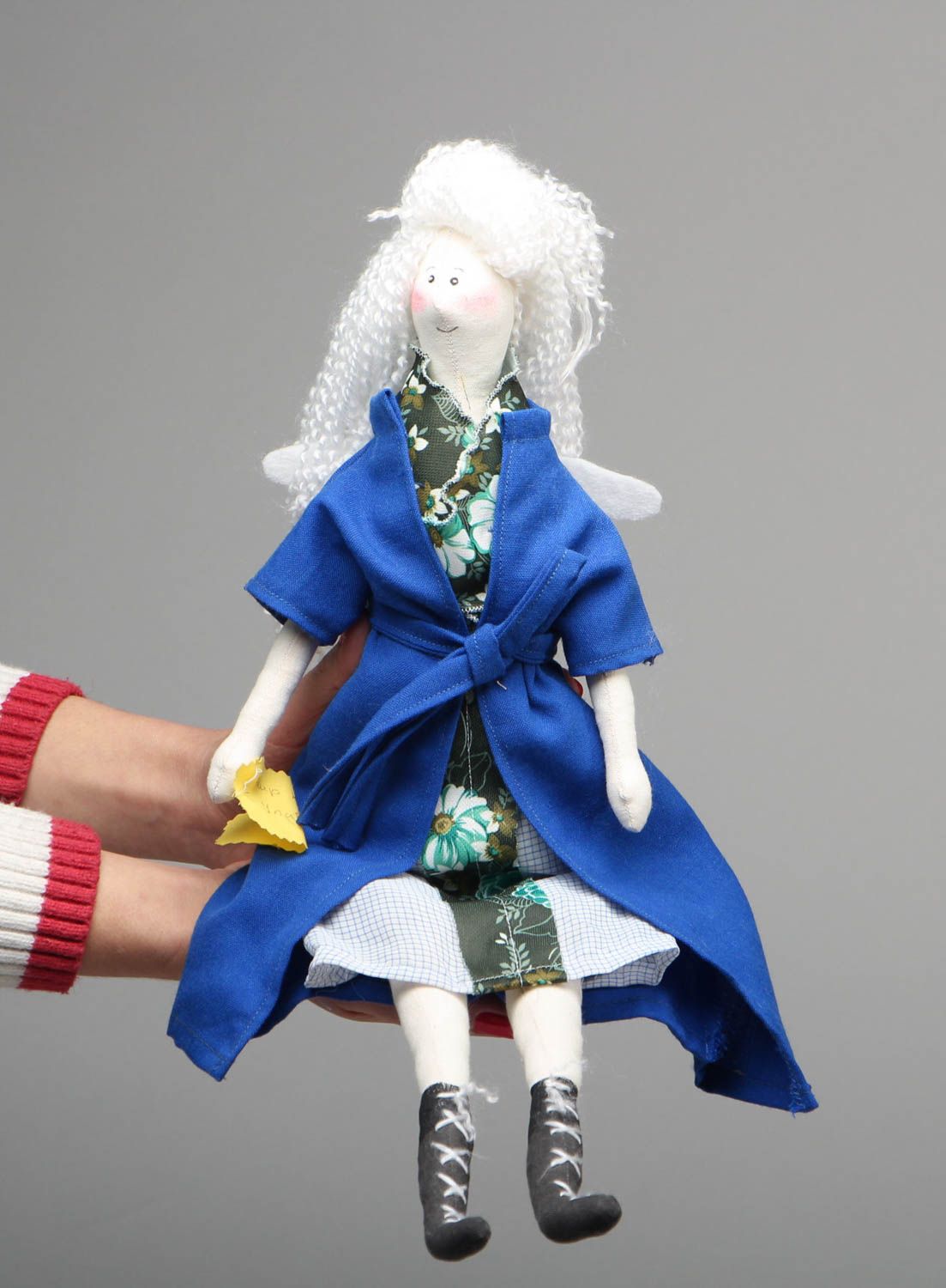 Künstlerische Puppe aus Stoff in Kittelschürze foto 4