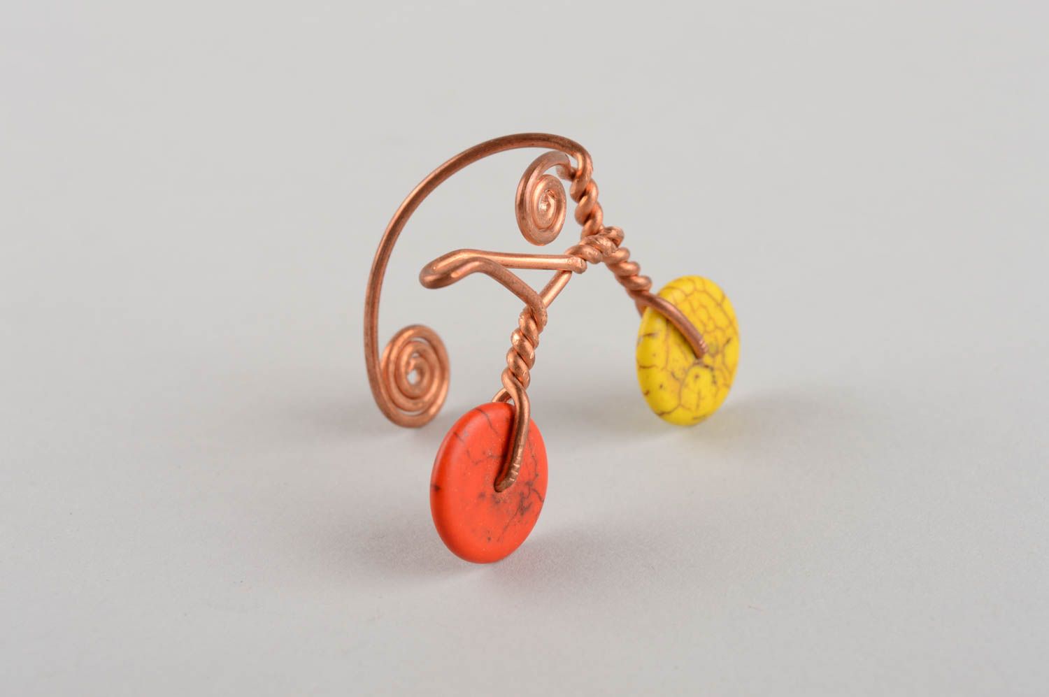 Figurine en fil de cuivre et pierres jaune et orange faite main bicyclette  photo 5