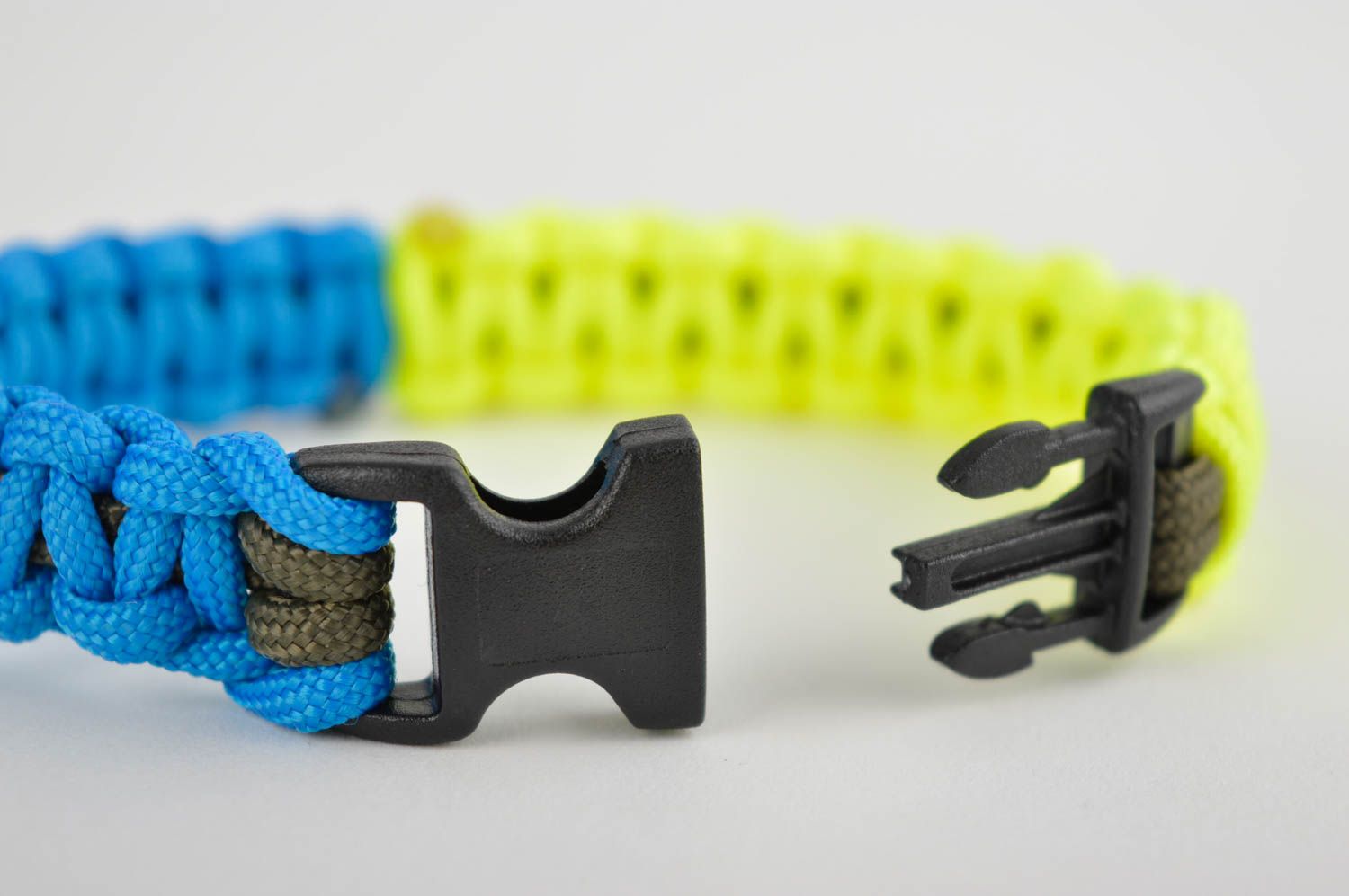 Gelb blaues Paracord Armband handmade Accessoire für Männer Survival Armband foto 2
