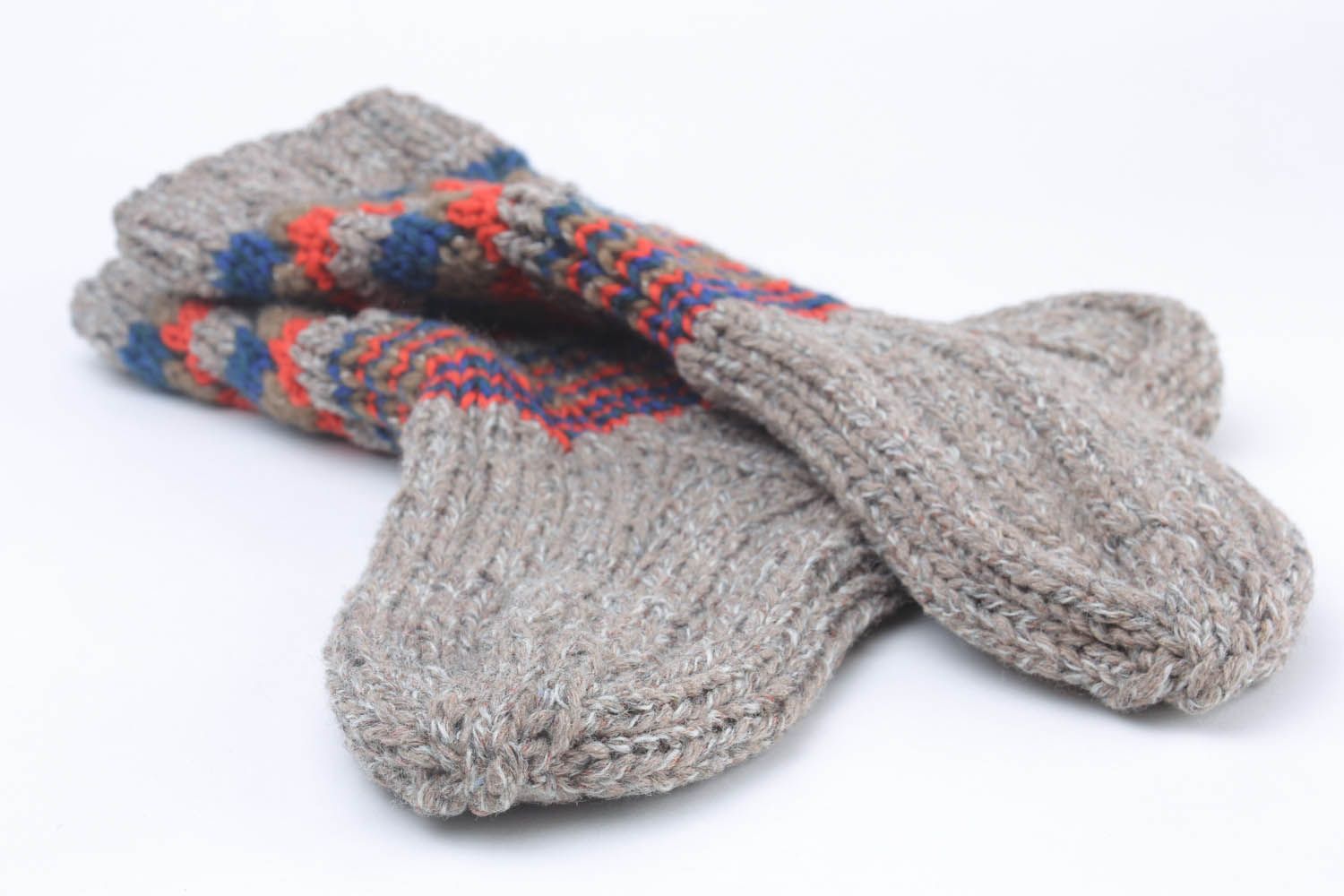 Chaussettes faites main tricotées grises photo 3