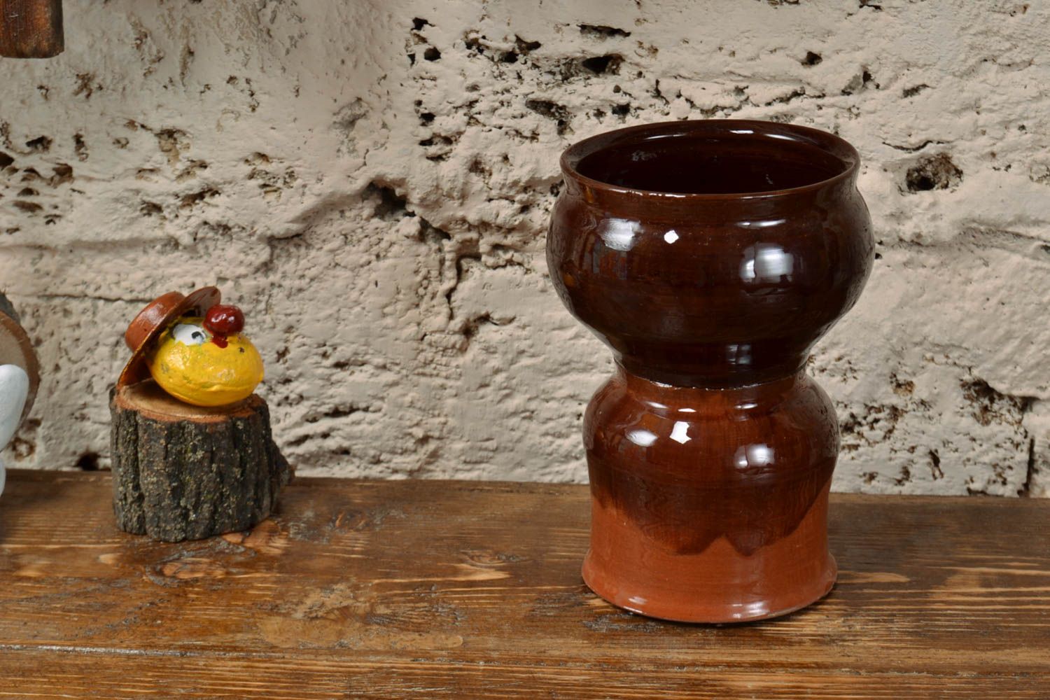 Глиняная ваза для цветов необычной формы с покрытием глазурью ручной работы фото 1