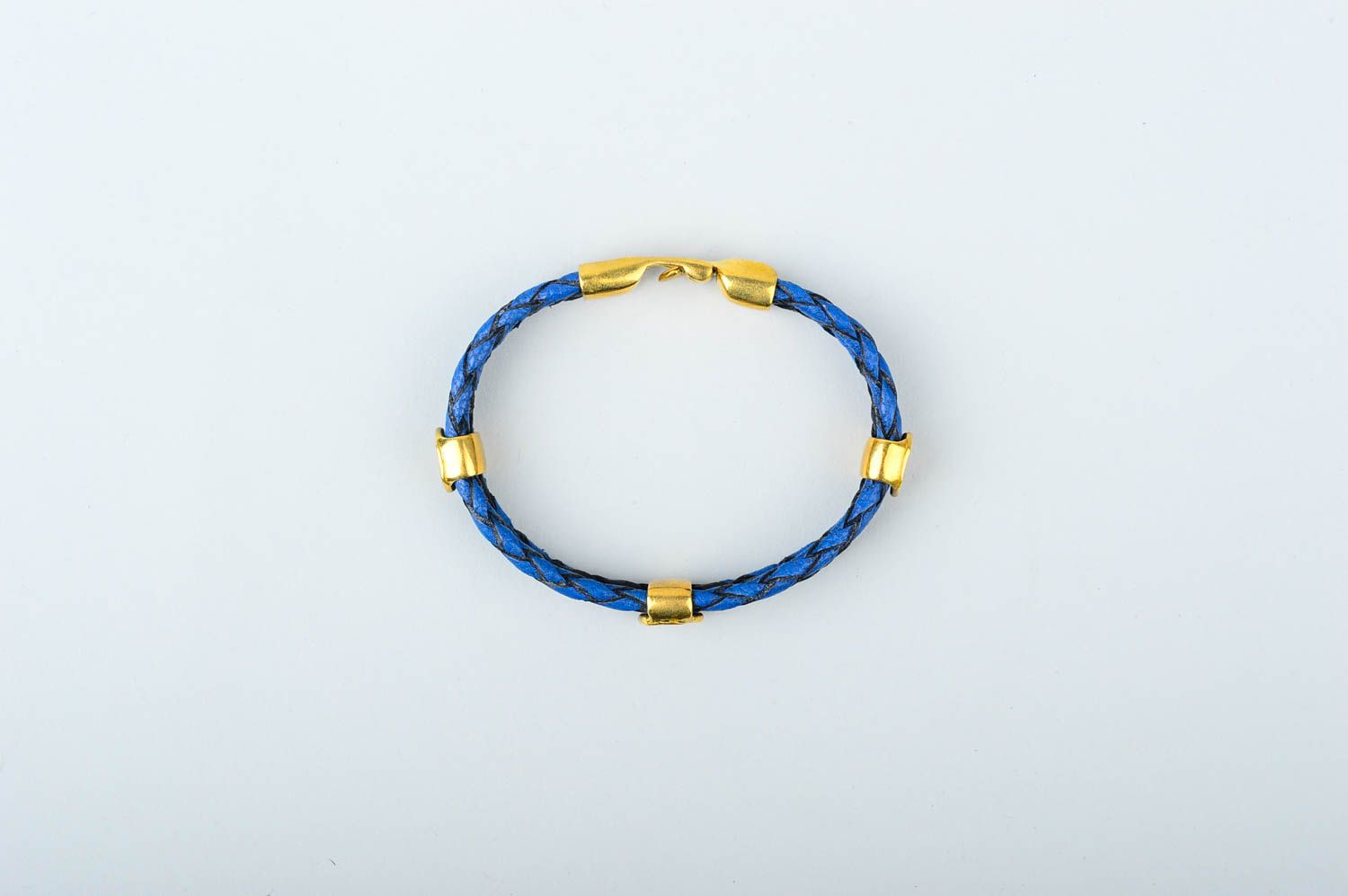 Кожаный браслет ручной работы синий браслет на руку украшение из кожи плетеное фото 3