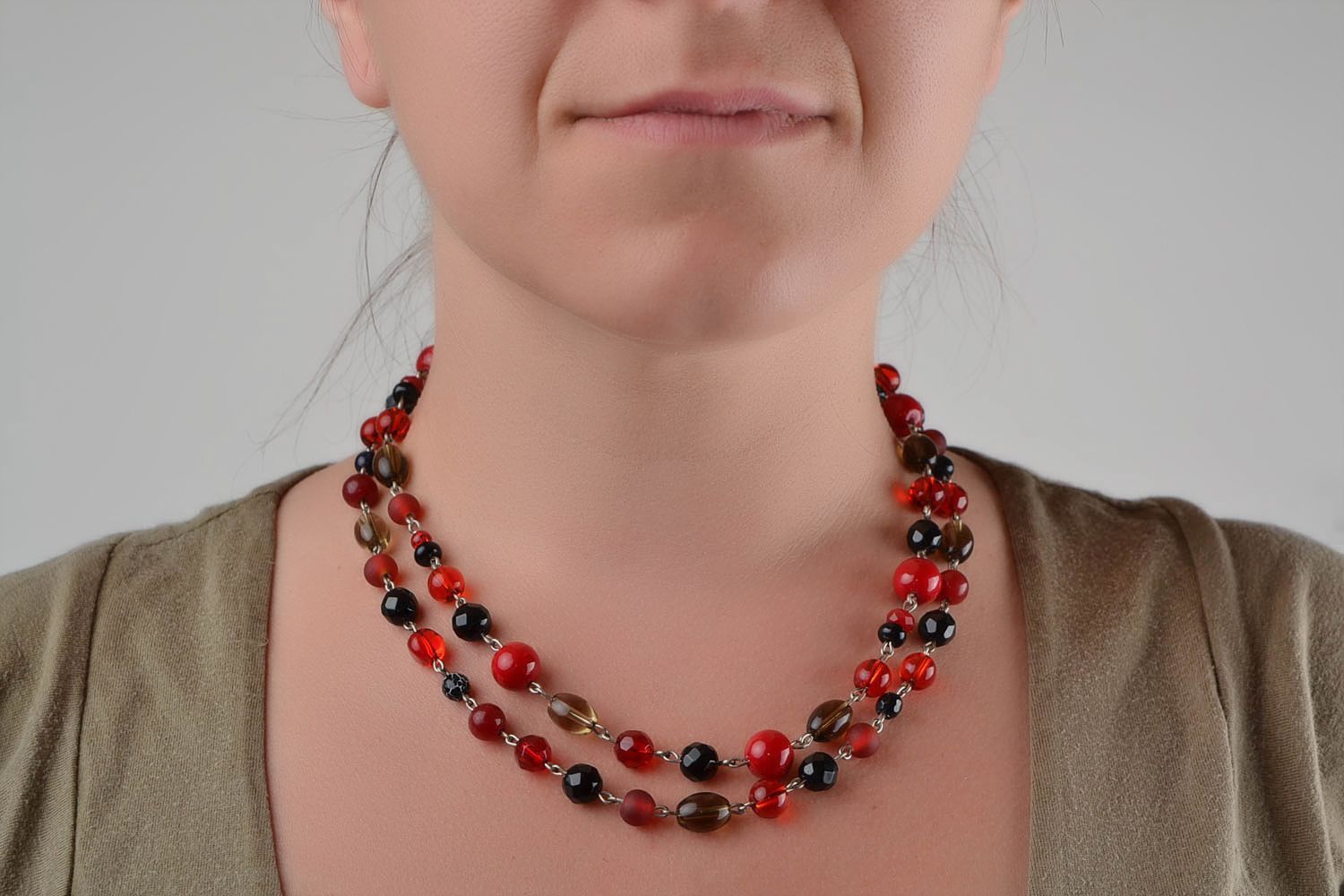 Handmade long women's necklace with natural stone and glass beads red and black photo 2