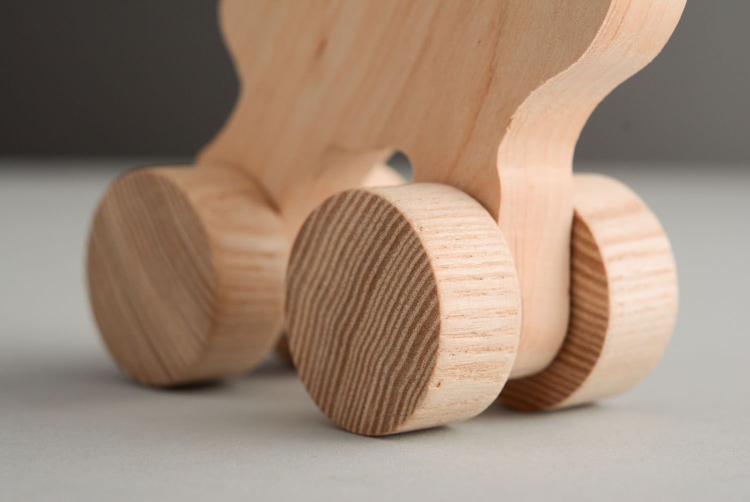 Modèle de jouet cerf de bois naturel photo 5