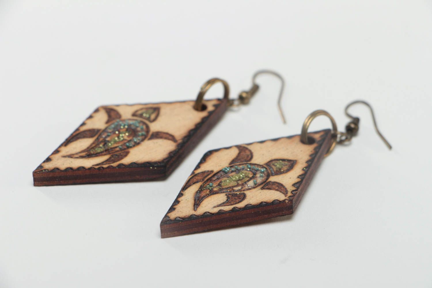 Модные серьги украшение ручной работы с черепашками украшение из дерева фото 3