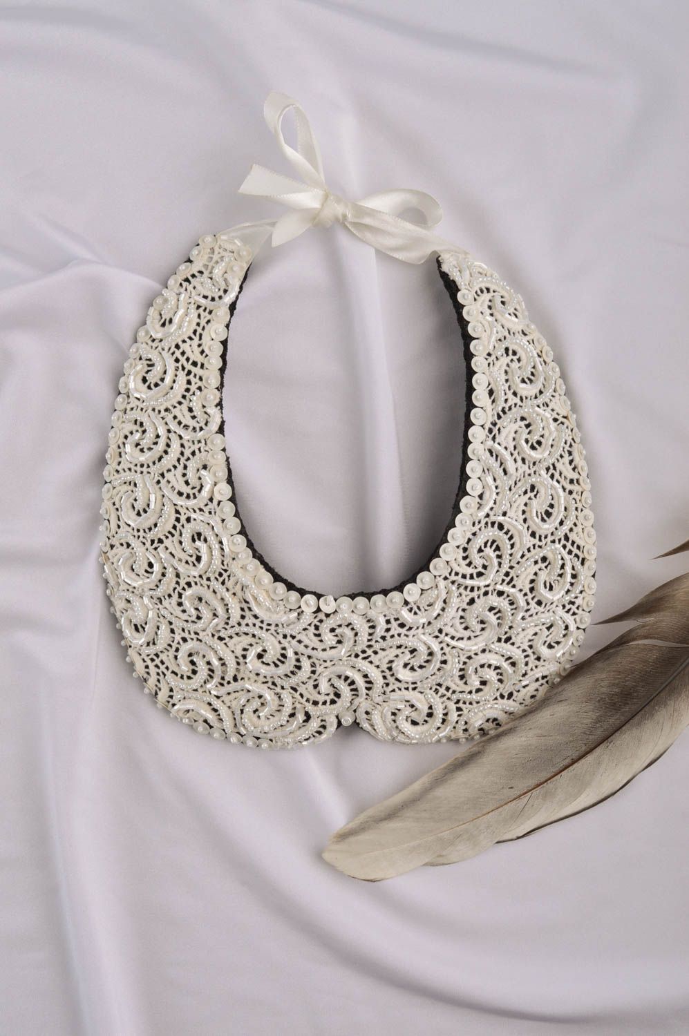 Gros collier Bijou fait main blanc design élégant Cadeau femme original photo 1