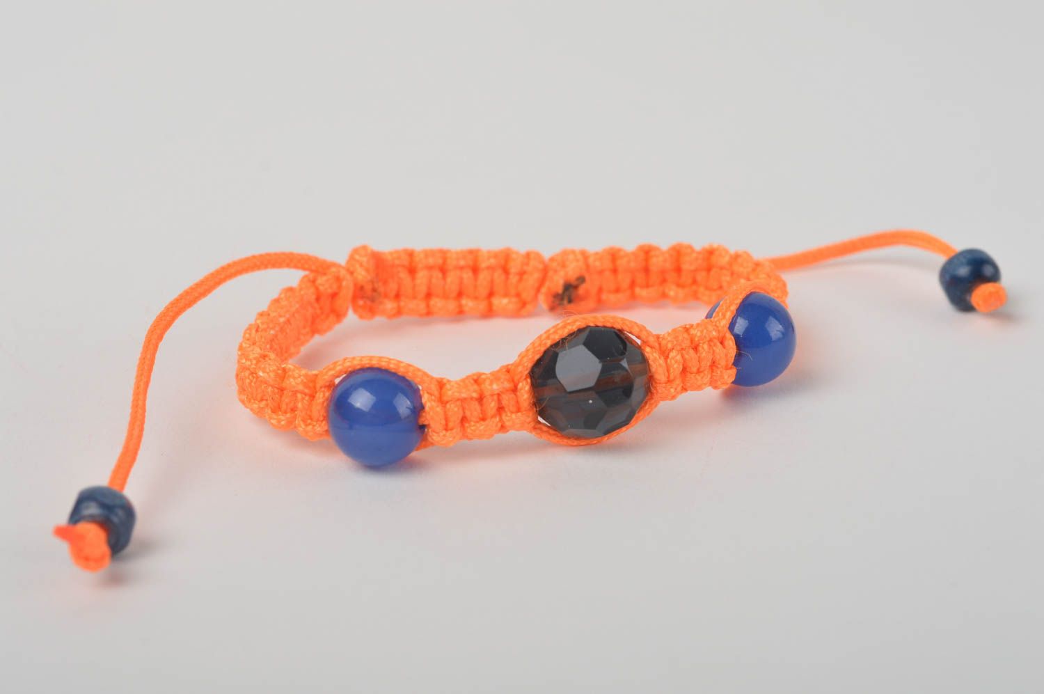 Bracelet fils Bijou fait main orange tressé perles plastiques Cadeau femme photo 2