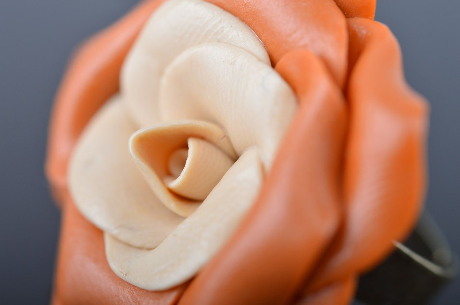 Orangefarbiger regulierbarer handgemachter Ton Ring mit Blume Rosenknospe für Damen foto 3