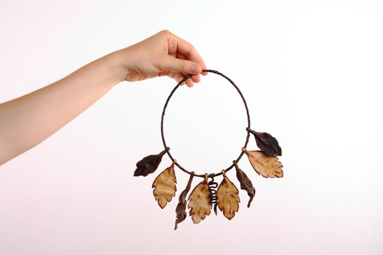 Collier en cuir feuilles d'automne fait main photo 5