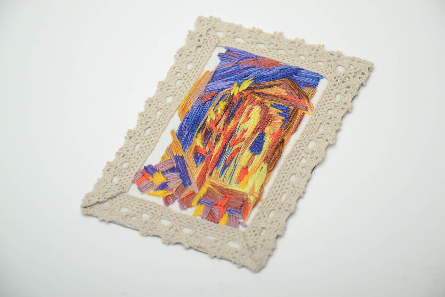Embroidered picture-fridge magnet in lacy frame photo 2