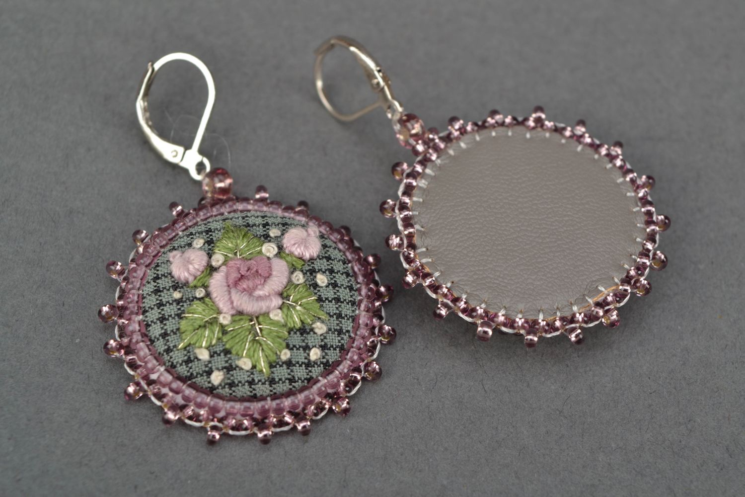 Satin stitch embroidered round earrings photo 3