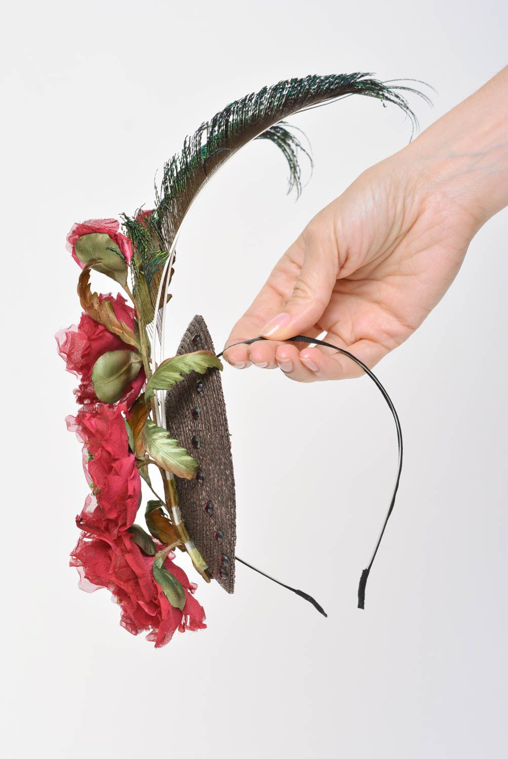 Grand serre-tête original avec fleurs rouges et plumes accessoire fait main photo 3
