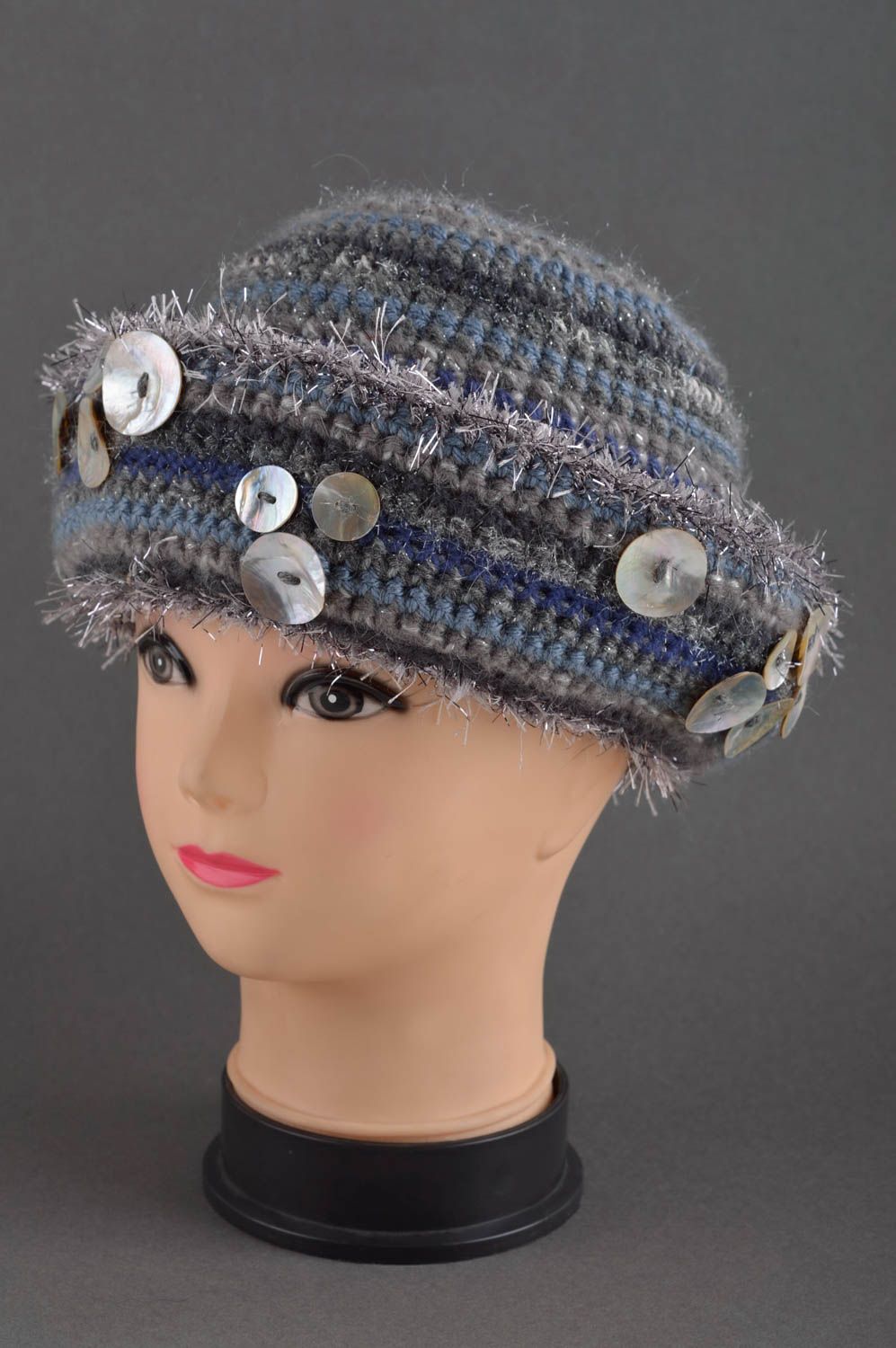 Handmade gehäkelter Hut Designer Accessoire modischer Hut aus Wolle grau   foto 1