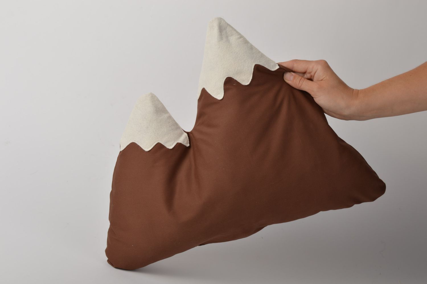 Подушка на диван ручной работы декоративная подушка оригинальный подарок Горы фото 1