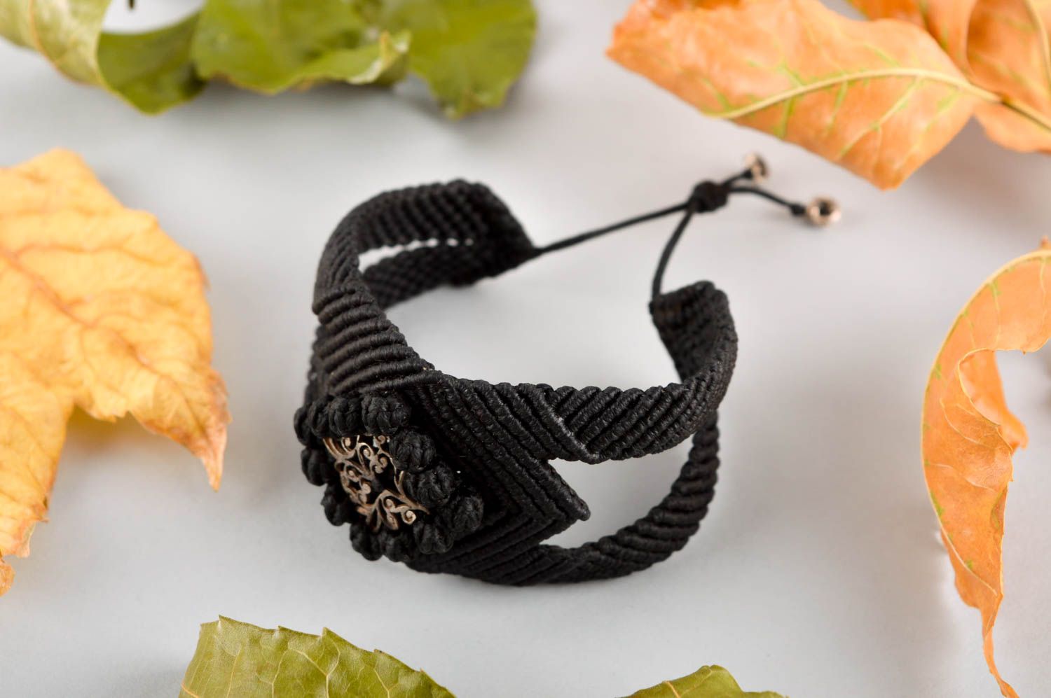 Handgefertigt Makramee Armband exklusiver Schmuck Geschenk für Frauen schwarz foto 1