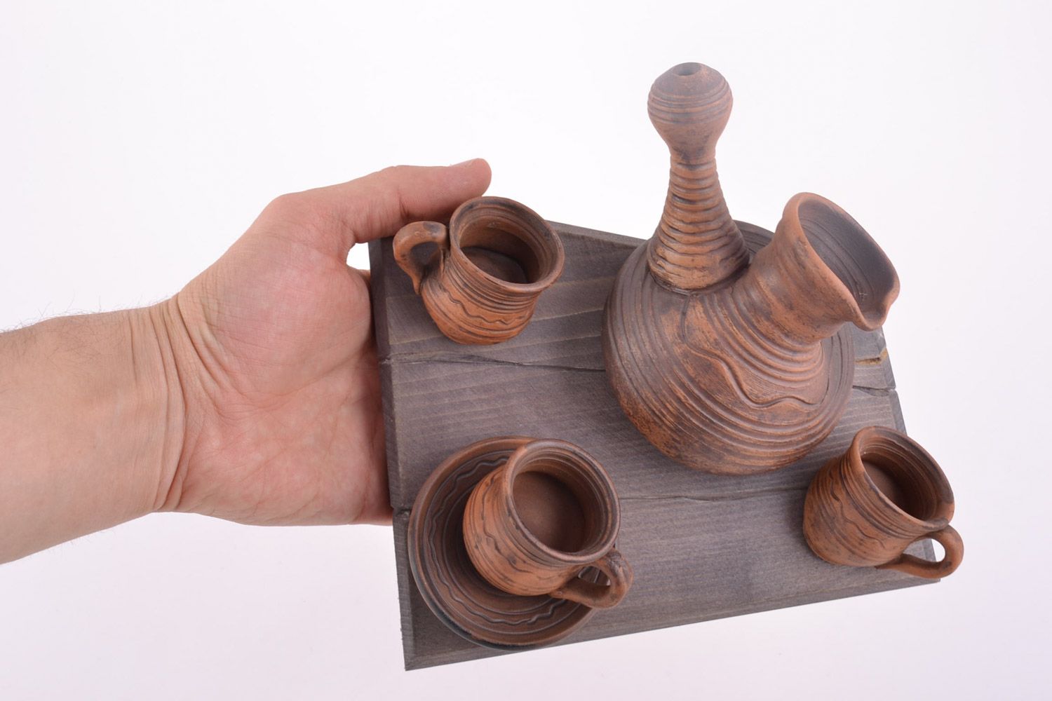 Объемное панно в виде деревянной доски с глиняной посудой объемное хэнд мэйд фото 2