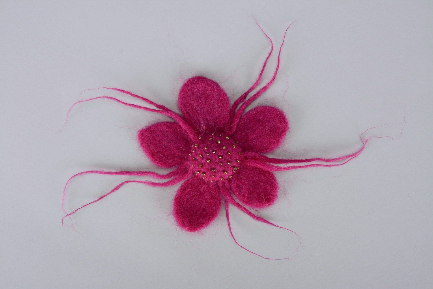 Broche en laine feutrée Fleur avec griffes   photo 4