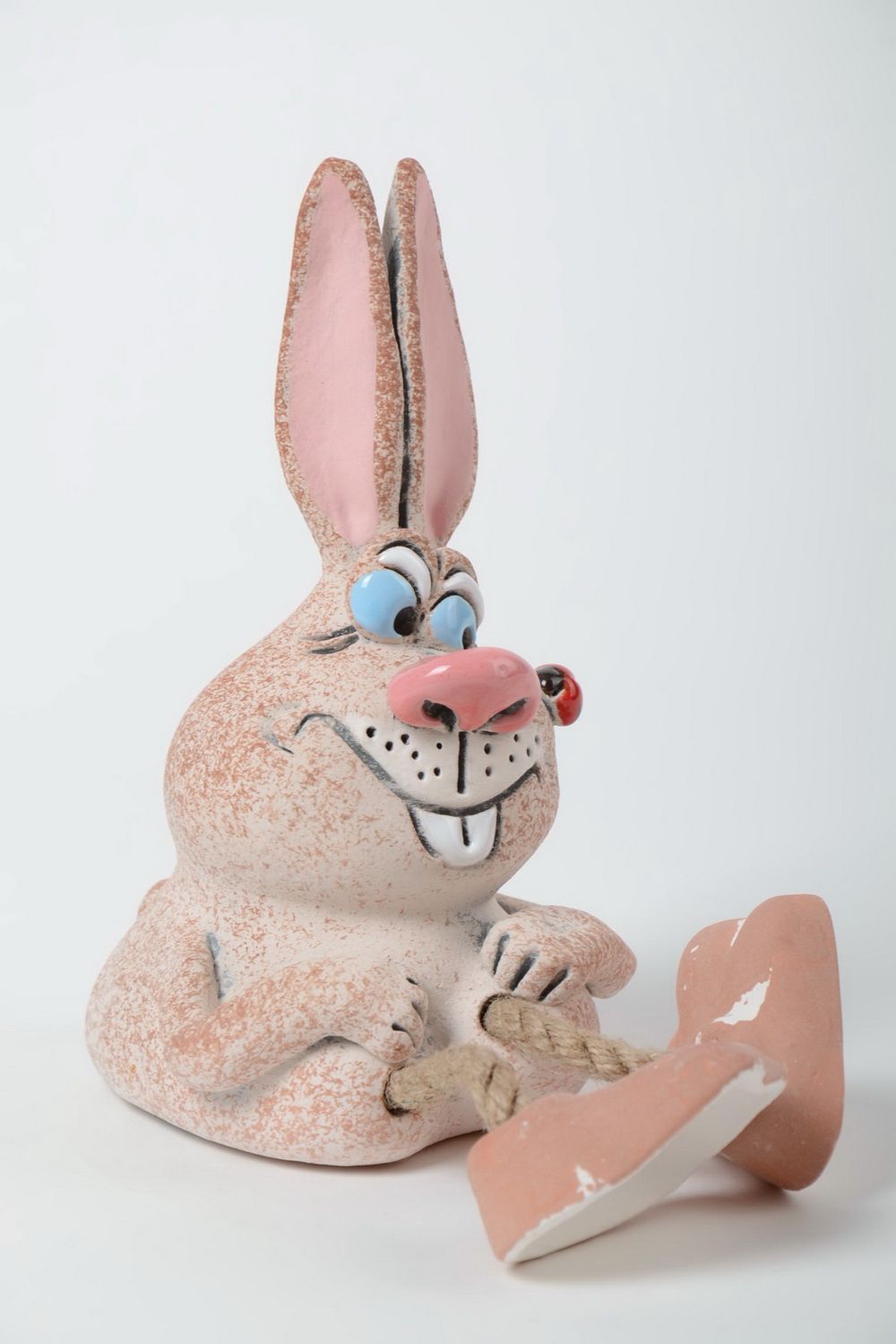 Tirelire en forme de lapin en demi-porcelaine peinte de pigments faite main photo 2