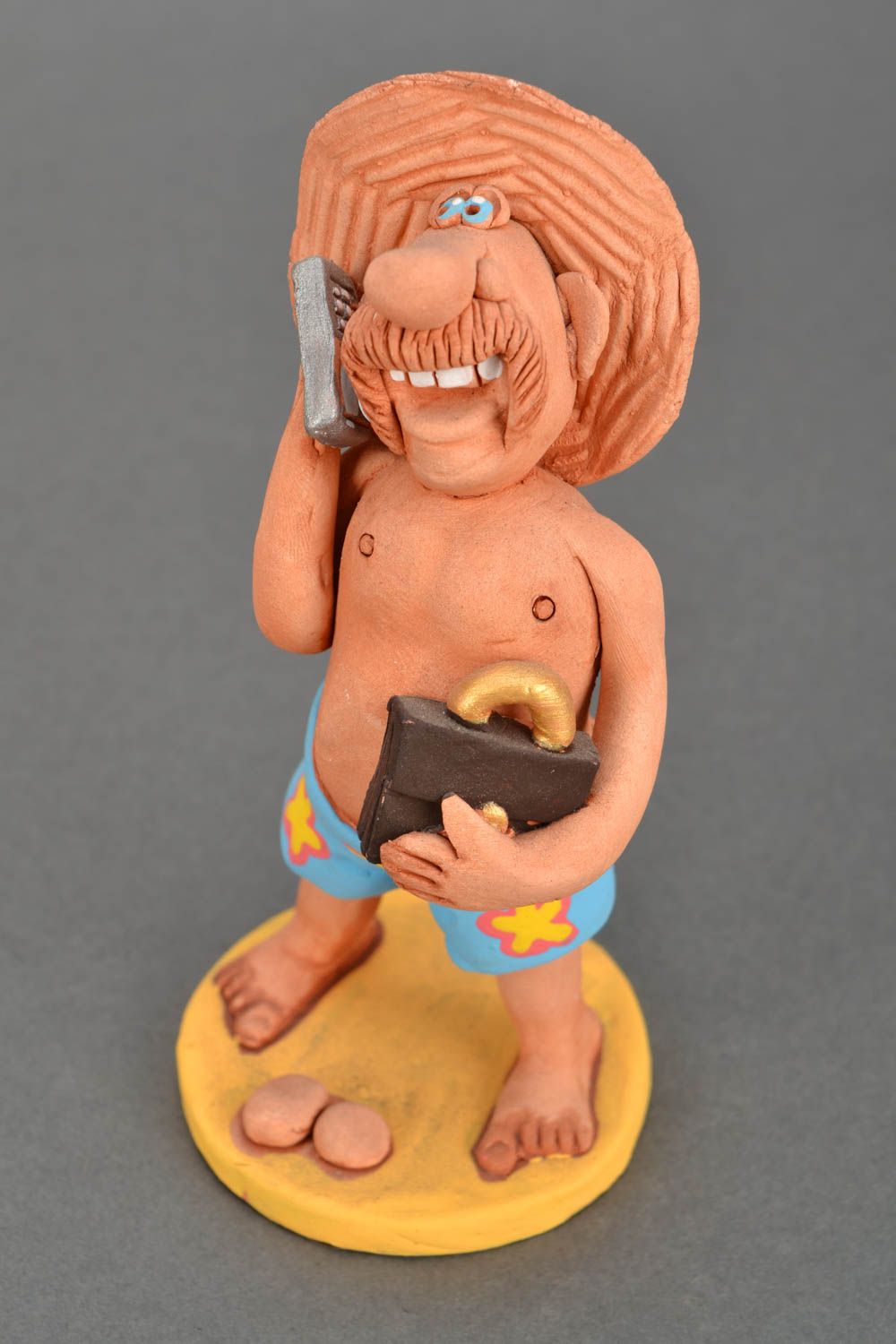 Clay statuette Man on Vacation photo 3