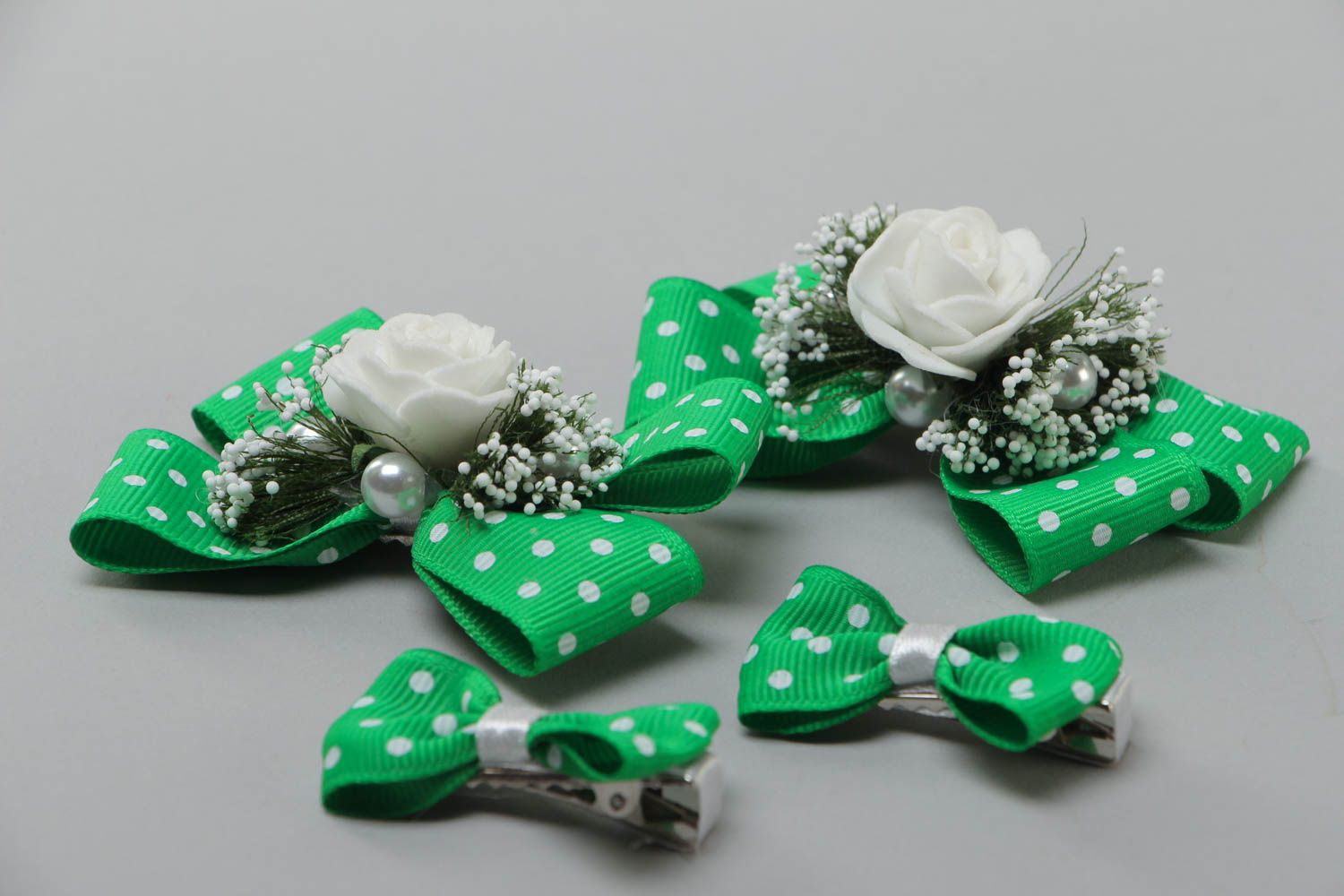 Handmade Schleife Haarklammer Set aus Ripsbändern 4 Stück mit Blumen für Mädchen foto 3