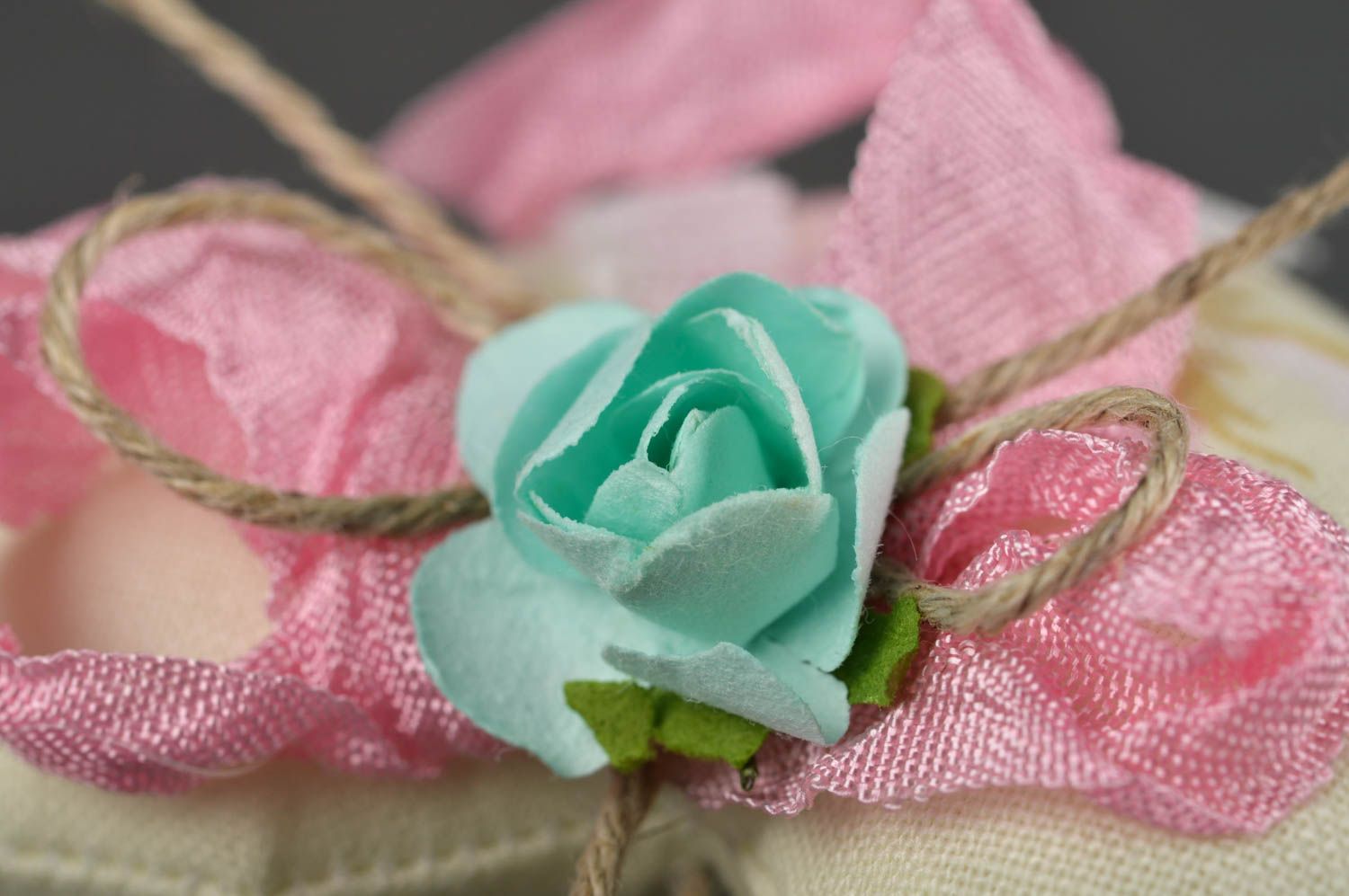 Сердце из ткани ручной работы декор для дома мягкое сердце с розочкой милое фото 4