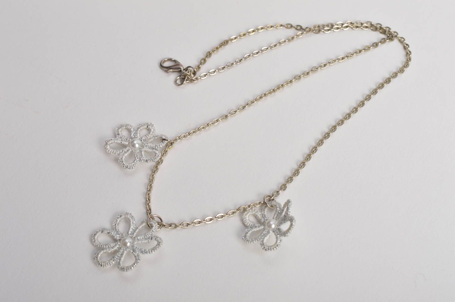 Handmade laconic thin metal chain necklace with small tatting thread flowers photo 5