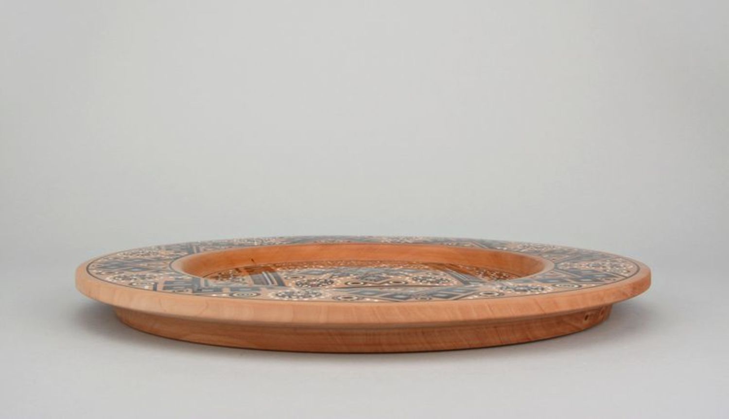 Тарелка инкрустированная деревянная фото 3