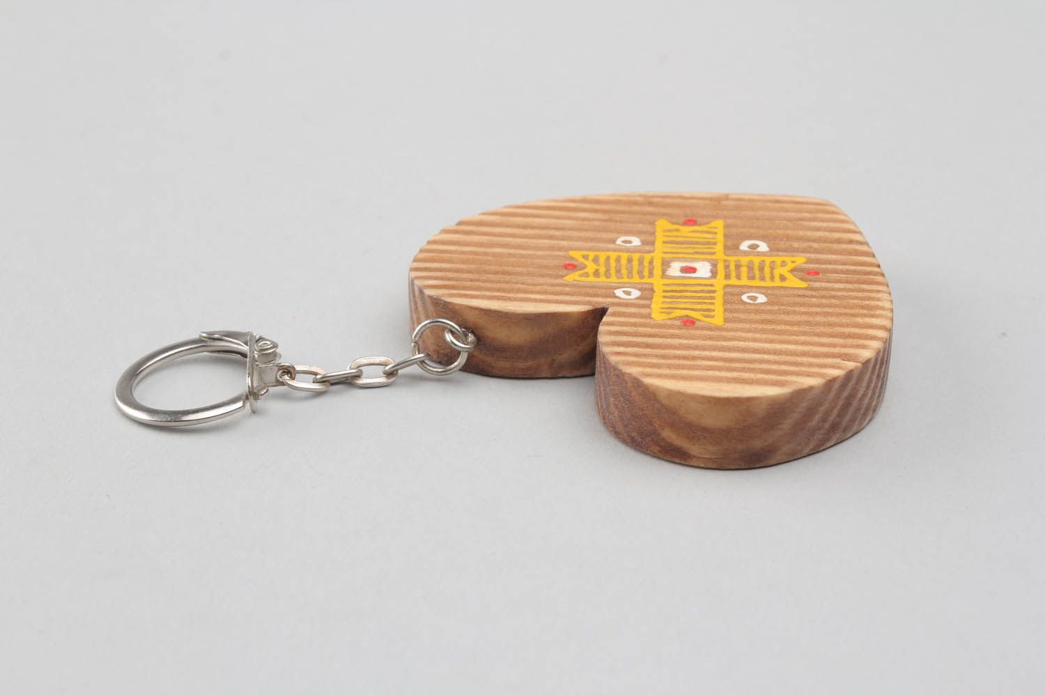 Porte-clés cœur en bois fait main  photo 2