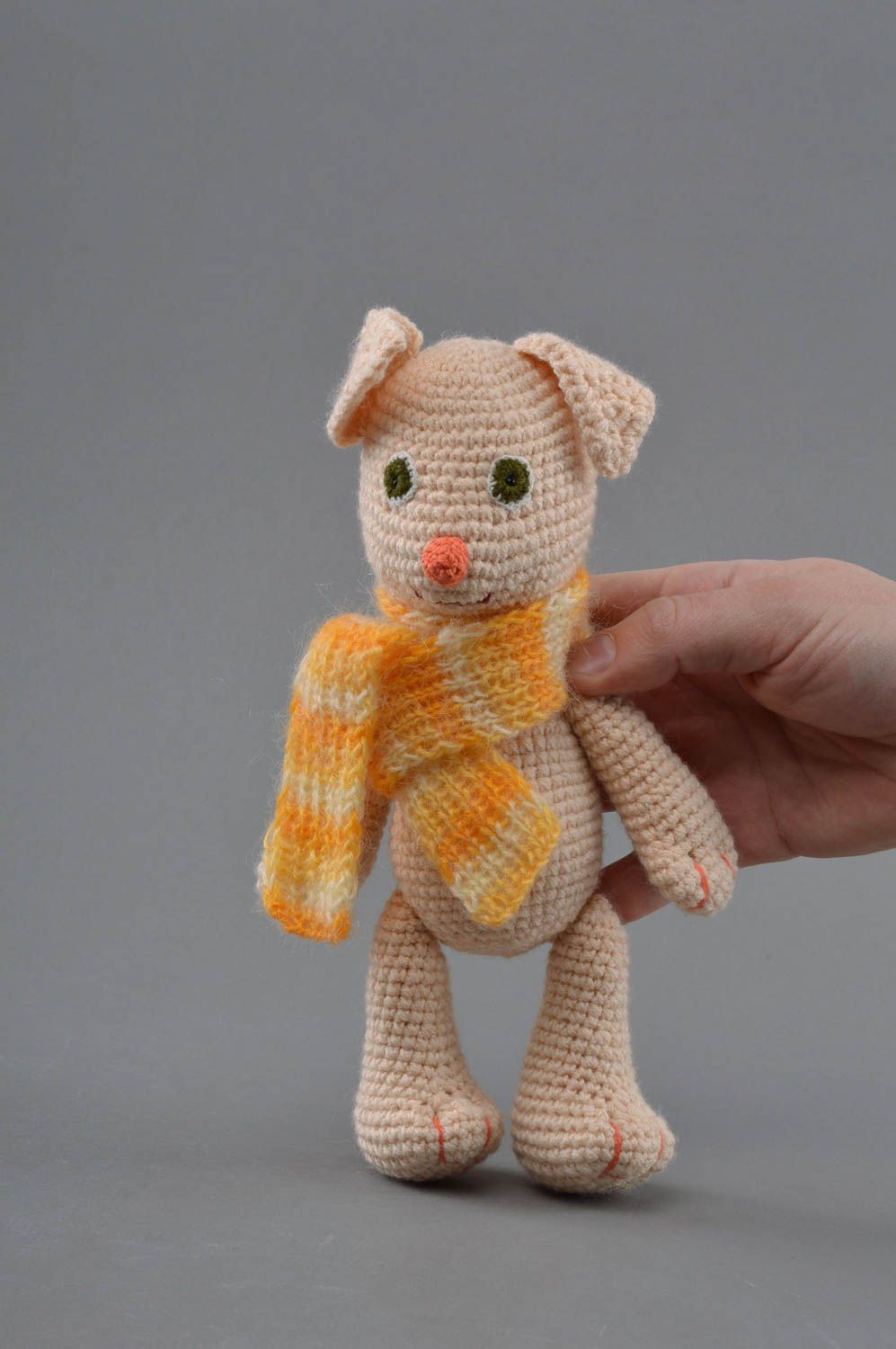 Jouet tricoté original fait main petit pour enfant en forme de chien beige photo 4