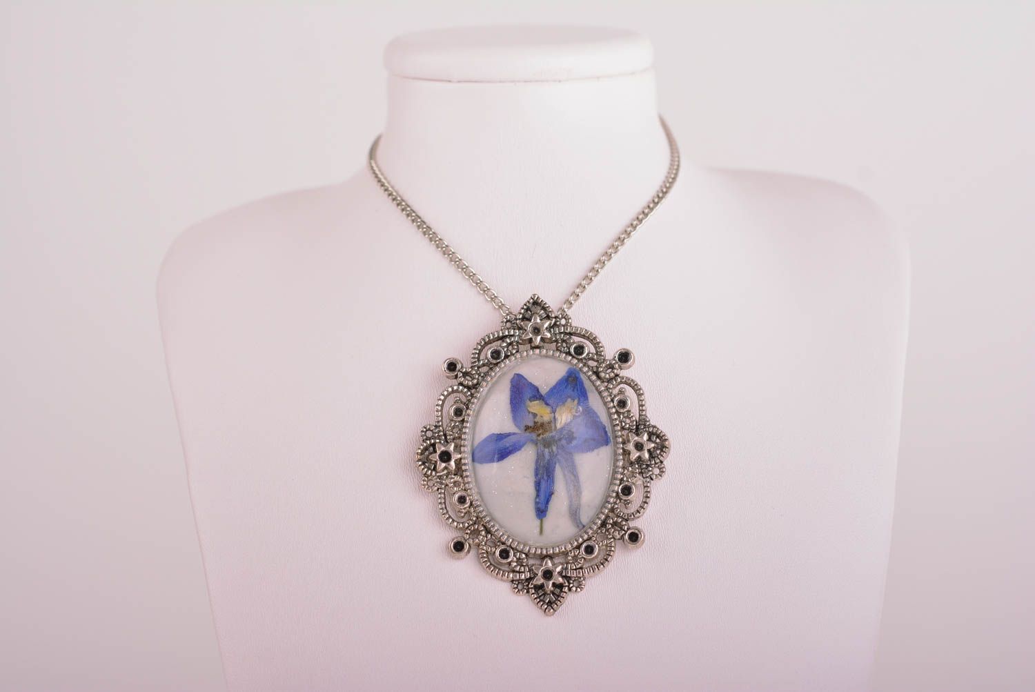 Colgante artesanal con flor azul accesorio para mujer adorno para el cuello foto 3