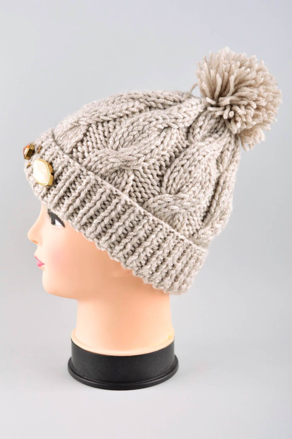 Damenmütze Winter handmade Damen Mütze mit Bommel Geschenke Ideen in Beige  foto 3