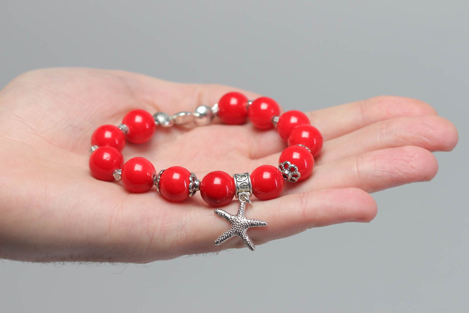 Rotes Armband aus Korallen mit Anhänger Seestern handmade Schmuck für Frauen  foto 5