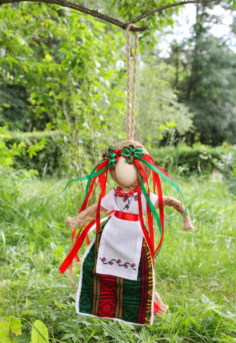 Boneca étnica protectora feita à mão de tecidos naturais Ucraniana foto 5