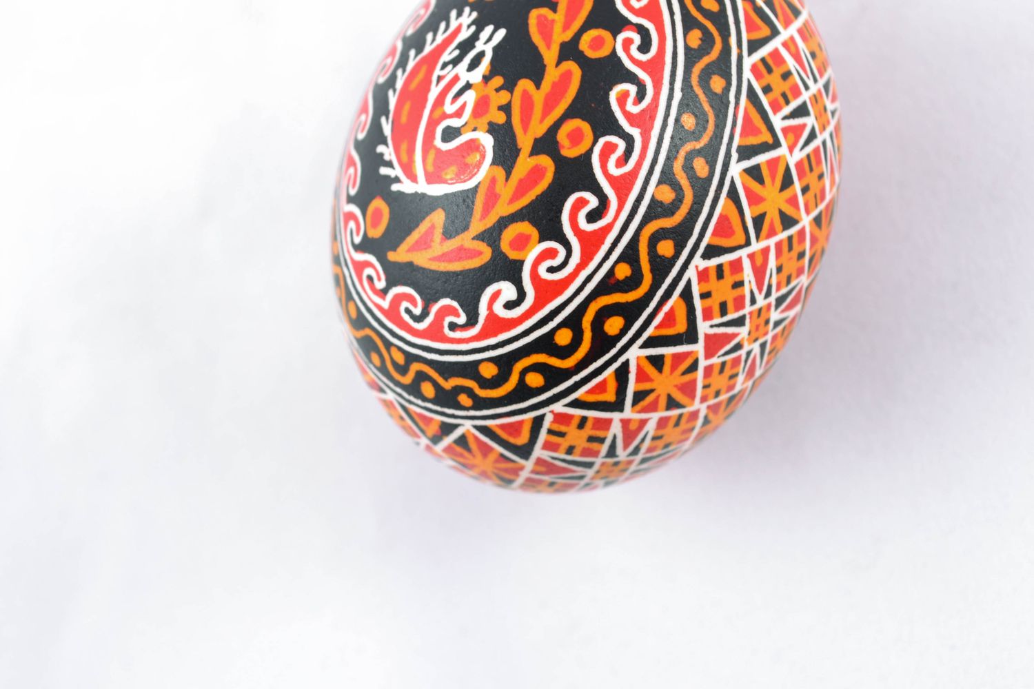 Пасхальное яйцо ручной работы с этническими узорами  фото 5