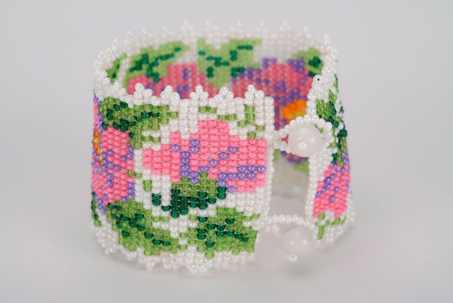 Handmade bracelet made of beads photo 2