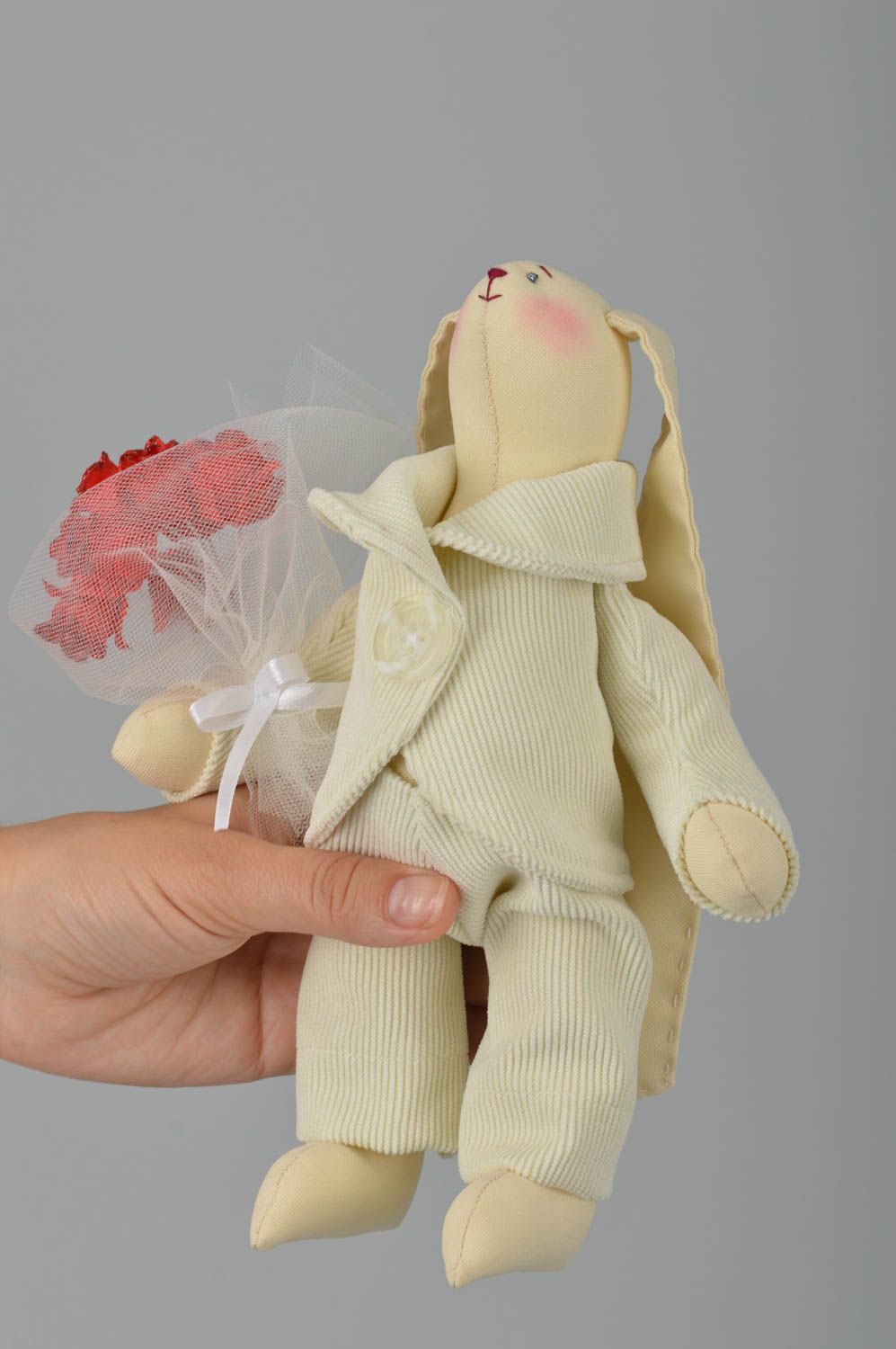 Peluche lièvre en costume Jouet en tissu fait main original Cadeau enfant Fiancé photo 3